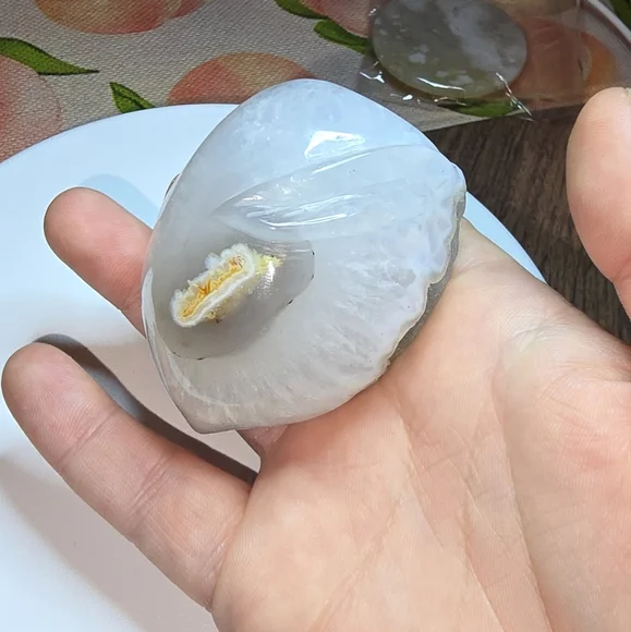 Crystal Druzy Agate Peach Carving - Picture 6 of 7